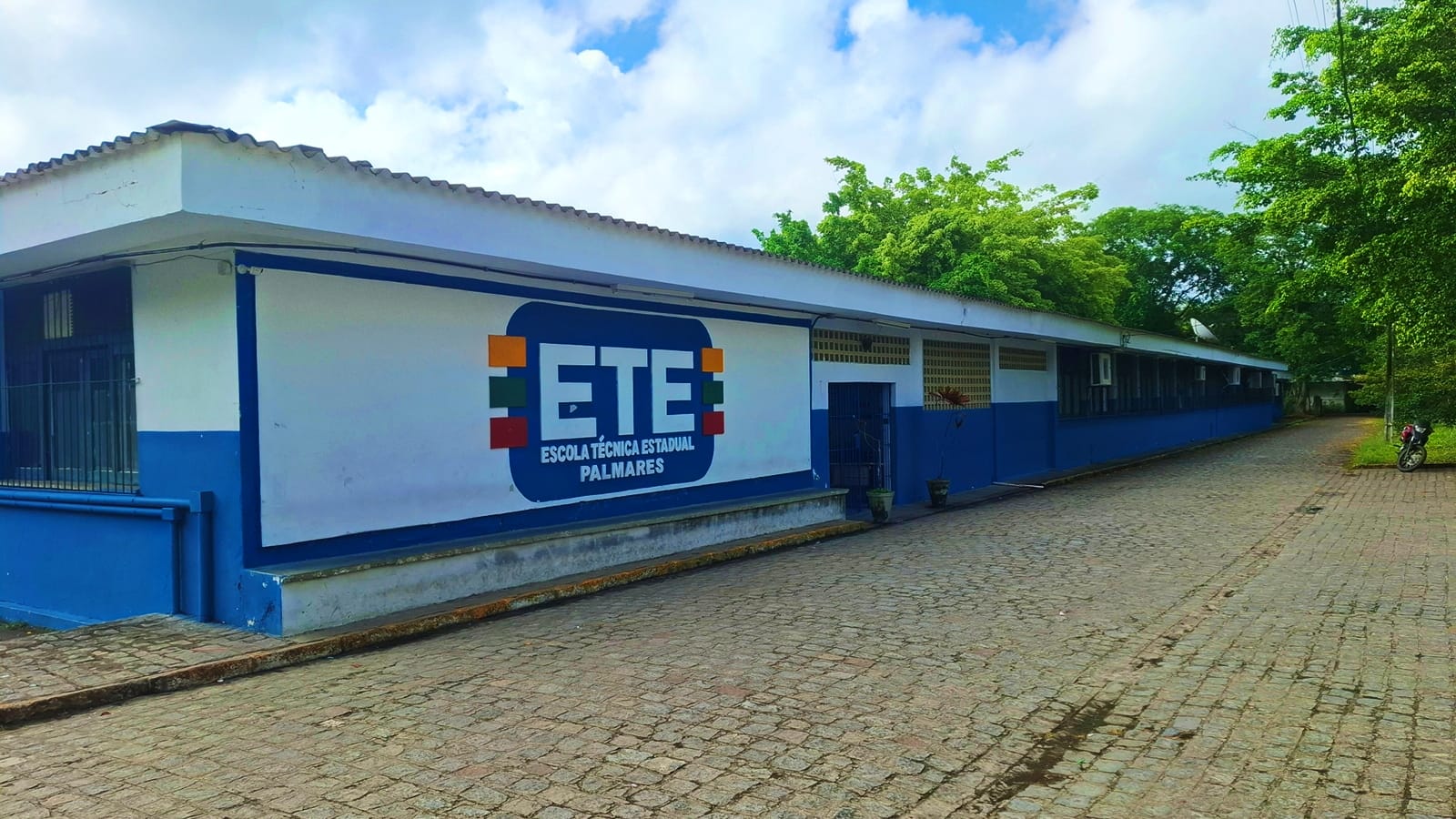 Fachada da Escola